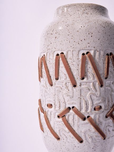 Tibores, el talabartero, serie “oficios”