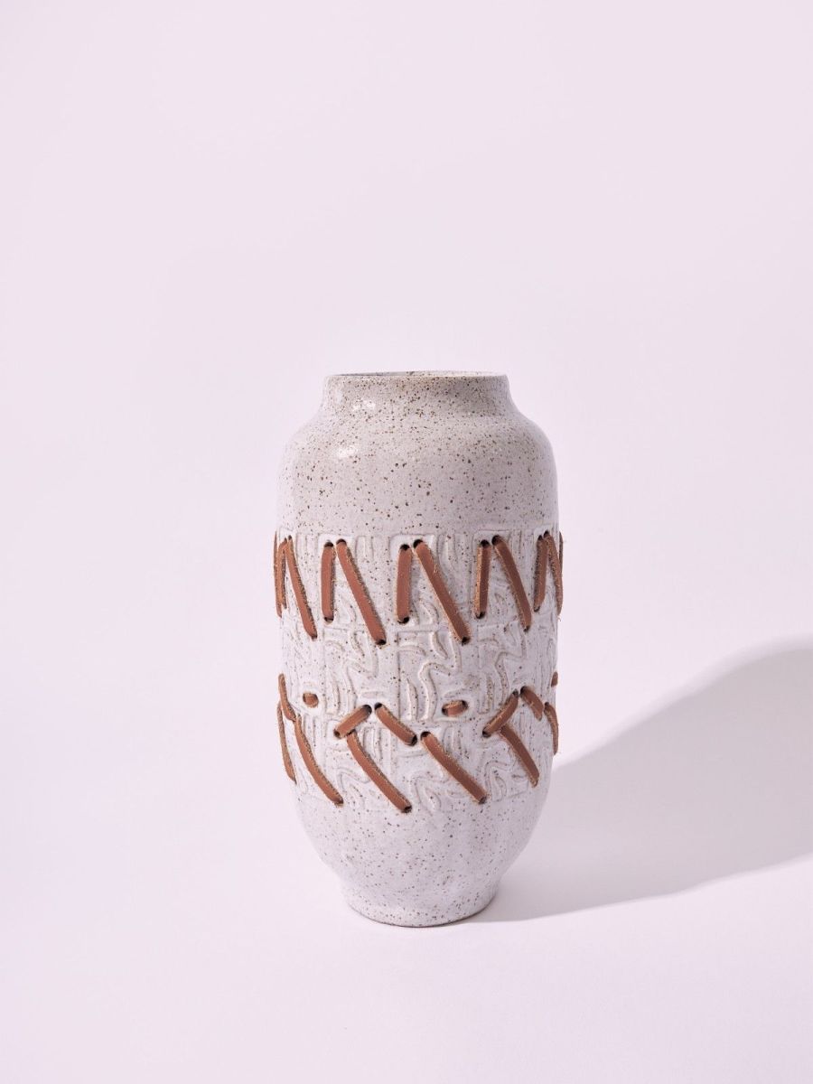 Tibores, el talabartero, serie “oficios”