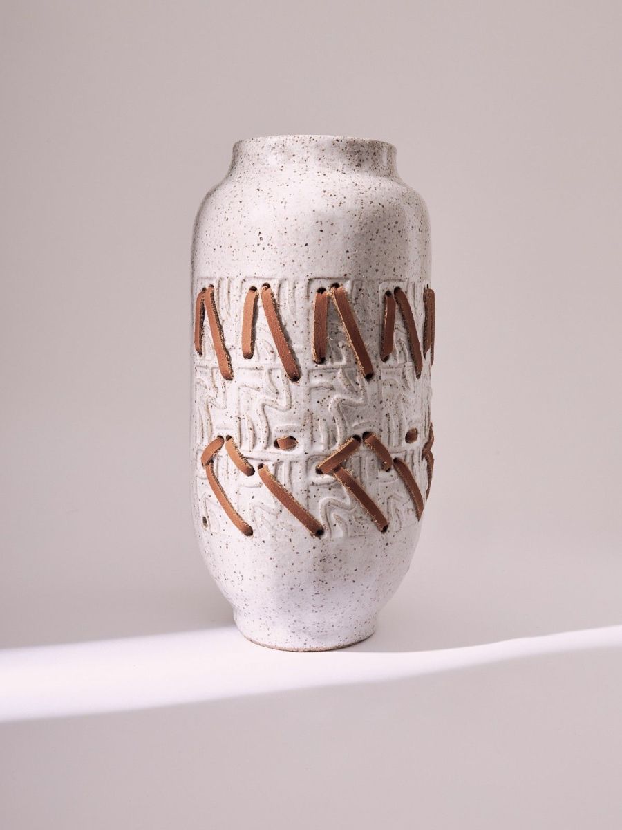 Tibores, el talabartero, serie “oficios”