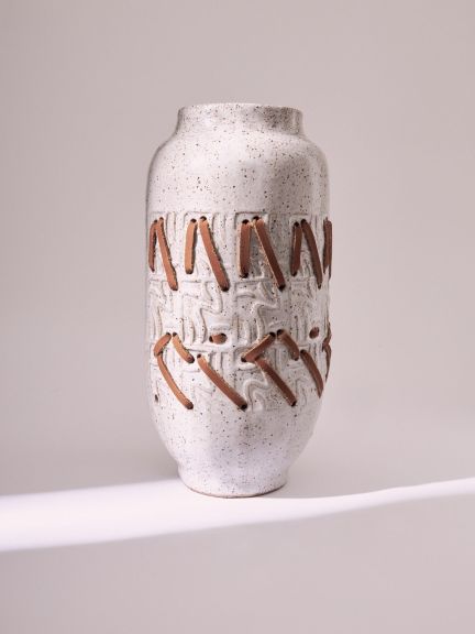 Tibores, el talabartero, serie “oficios”